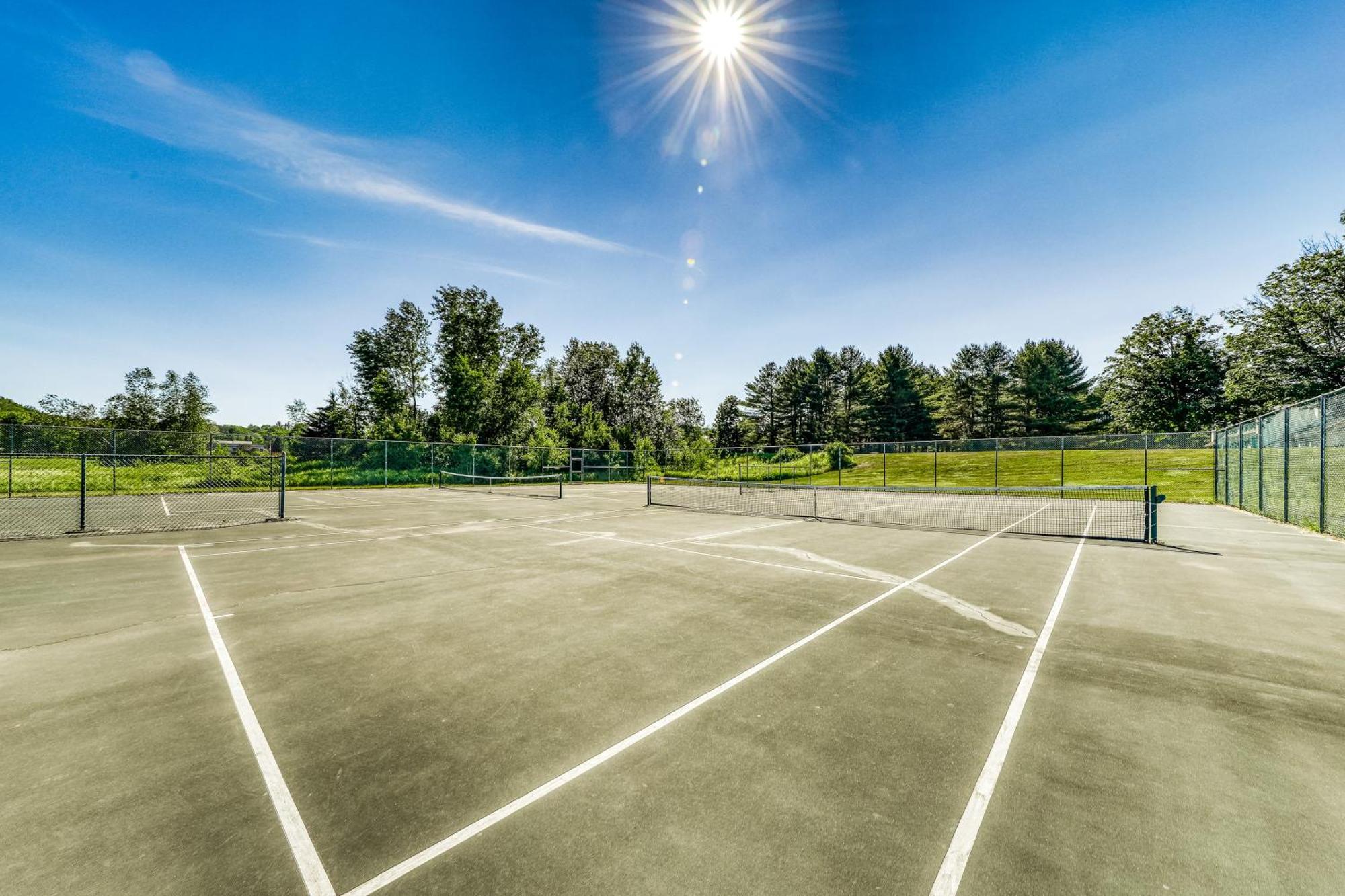 Village Green II Стоу Номер фото